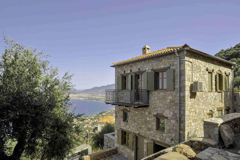 Diotima Homes カラマタ エクステリア 写真