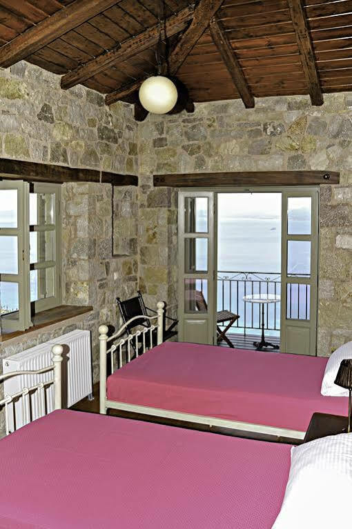 Diotima Homes カラマタ エクステリア 写真